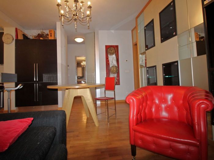 Archisio - Diletta Evangelisti - Progetto Bilocale con dettagli in vetro e metallo argento