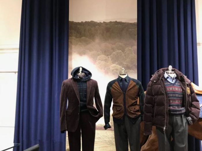 Archisio - Isidera - Progetto Allestimento di eventi e showroom - tende su misura