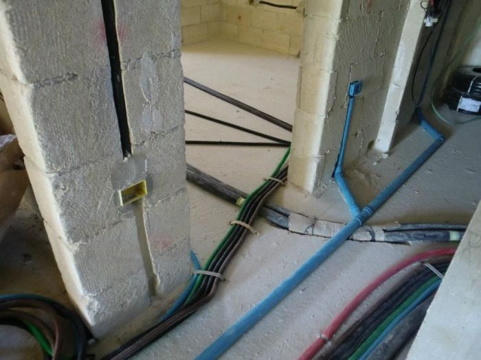 Archisio - Mp Impianti - Progetto Impianti elettrici per gli immobili e quadri per macchinari elettrici