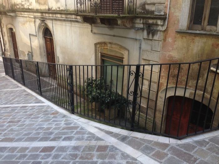 Archisio - Maurizio Loi - Progetto Committente comune di rapino - pavimentazione del centro storico di rapino via roma tratto case da capo