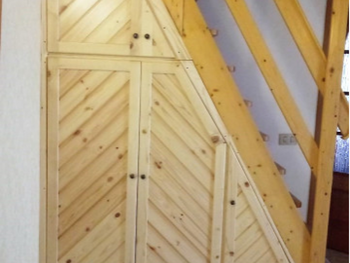 Archisio - Luana Russo - Progetto Armadio in sottoscala di legno