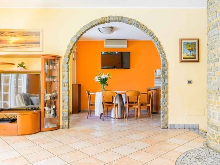 Archisio - Venduta A Prima Vista - Progetto Ministaging in meravigliosa villa con piscina a cassano magnago