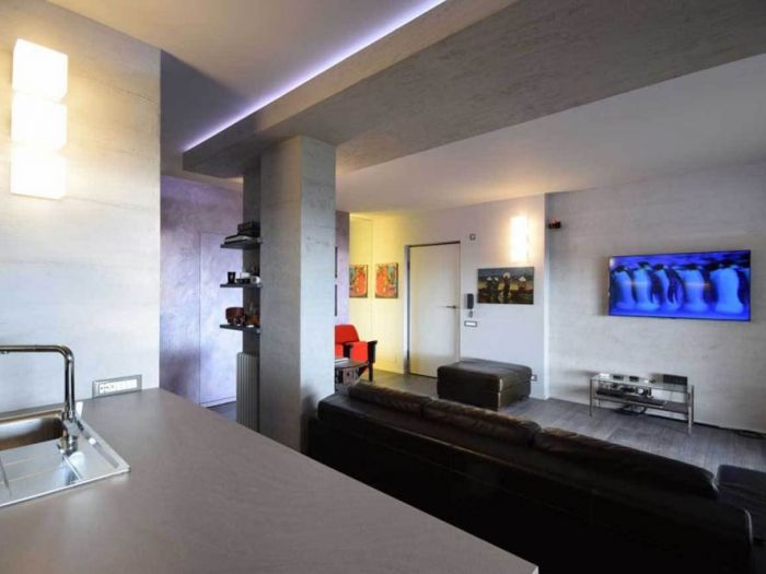 Archisio - Roberto Silvestri - Progetto Pareti in cemento luci a led e colori decisi