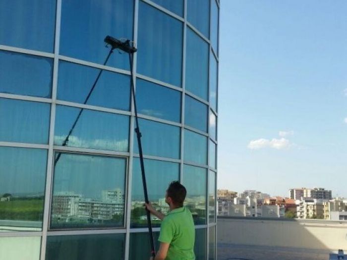 Archisio - General Service srl - Progetto Pulizia di vetri e vetrate