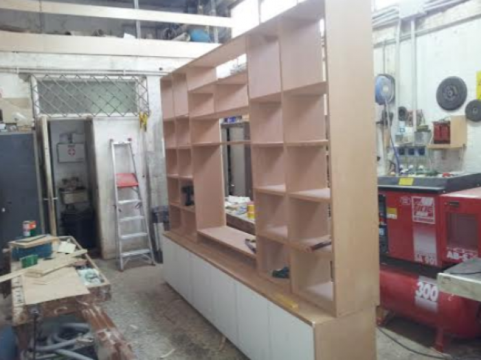 Archisio - Arte Del Legno 86 Snc - Progetto Libreria a giorno laccata bianca goffrata