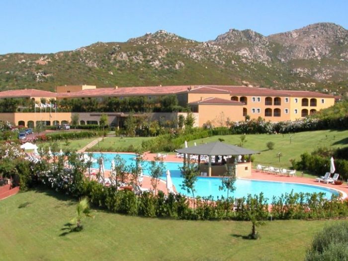 Archisio - Docche Marco - Progetto Ristrutturazione albergo e progettazione verde