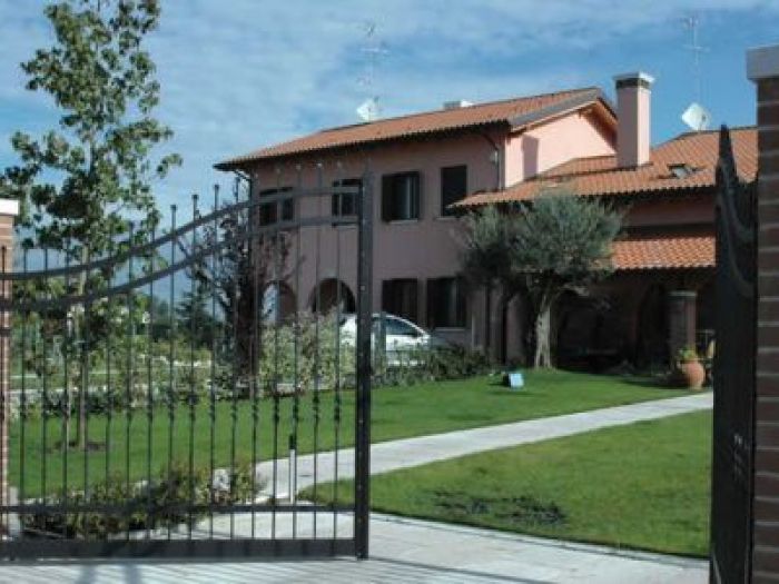 Archisio - Elettromeccanica Biancorosso - Progetto Cancelli e porte automatiche