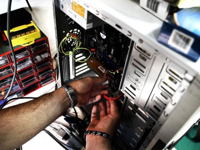 Archisio - Scarrozza Carmelo Impianti Elettrici - Progetto Riparazione pc