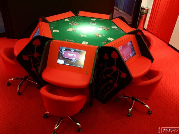 Archisio - Vincenzo Bafunno - Progetto Tavolo poker digitale