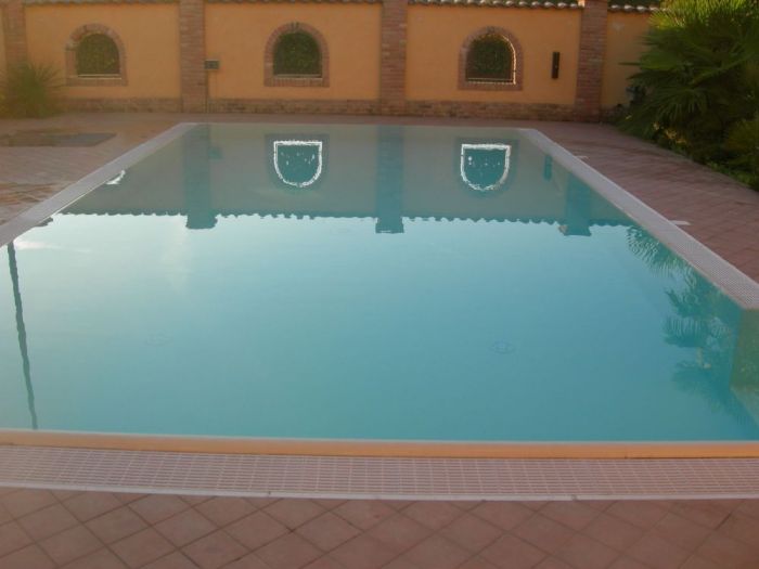 Archisio - Bertoli Piscine - Progetto Piscina rettangolare a bordo sfioratore