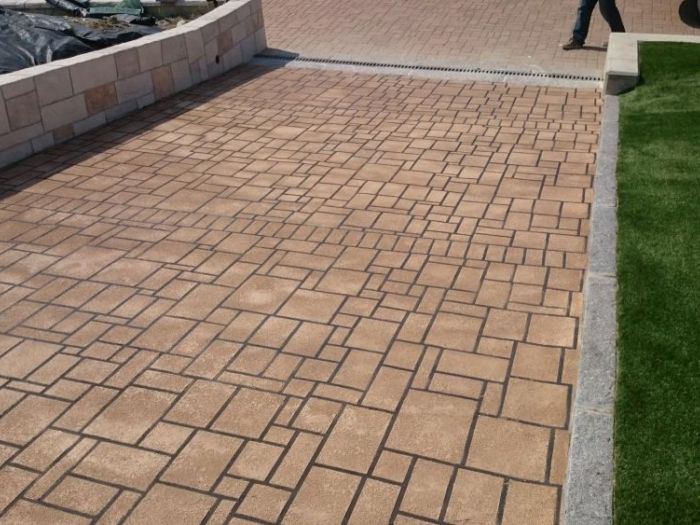 Archisio - Costruzioni Trivellato Di Mauro Trivellato C Snc - Progetto Intonaci stampati pavimentazioni esterne in deco spray pavimentazioni e rivestimenti in microcemento paratie a tenuta stagna rocce artificiali