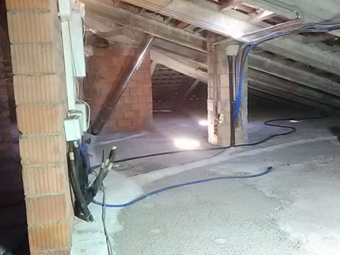 Archisio - Isolmat srl - Progetto Isolamento schiumatura tetto con poliuretano a spruzzo calpestabile