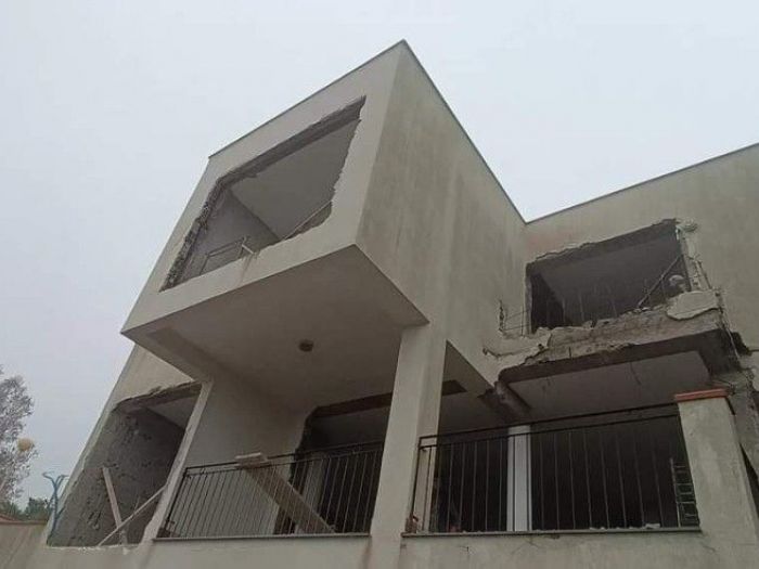 Archisio - Flavio Di Fiore - Progetto Trasformazione di due ville del 1974 in case vacanza