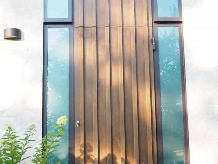 Archisio - Studio Lenzi Associati - Progetto Piscina e spogliatoio in pietra in collina