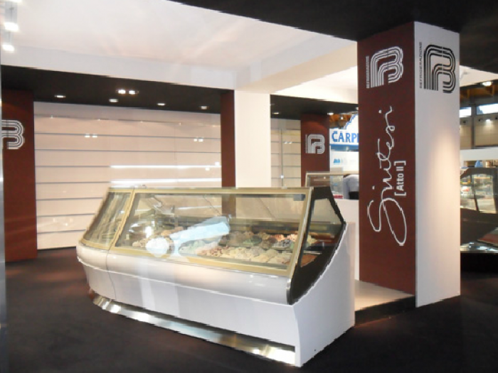 Archisio - Cotto Arredamenti - Progetto Arredamenti per farmacie e parafarmacie gelaterie