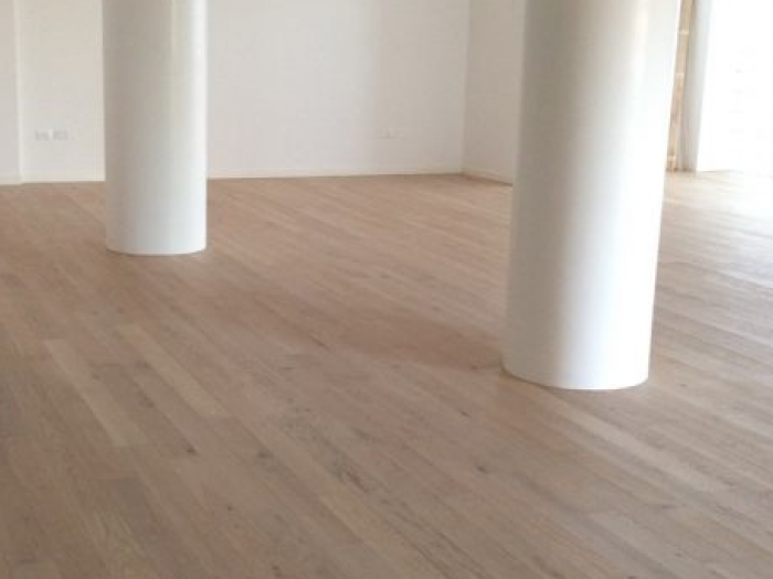 Archisio - Sofim Srl Soluzioni E Finiture Immobiliari - Progetto Sofim Srl fornisce e posa tutti i tipi di pavimenti in legno dal massello nelle varie essenze da levigare e trattare in opera ai vari tipi di prefinito