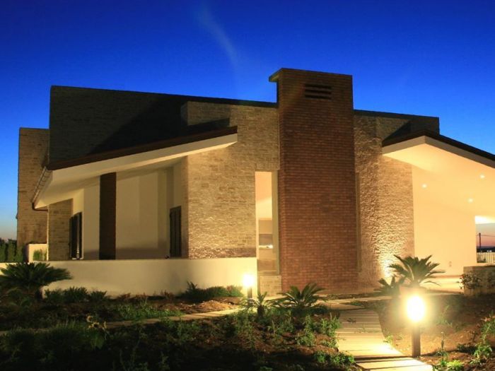 Archisio - Vincenzo Bafunno - Progetto Villa in pietra by night