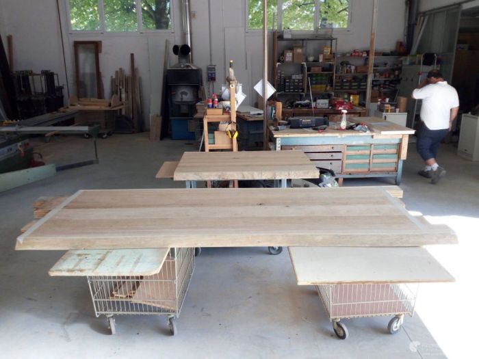 Archisio - Falegnameria Pinardi E Maccaferri - Progetto Tavoli anticati in rovere massello