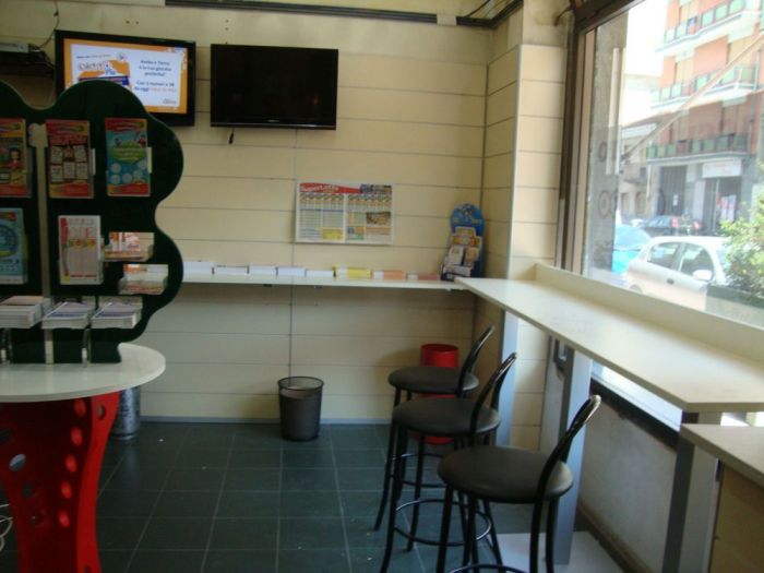 Archisio - Imetallici Di Taverna Andrea Taverna - Progetto Arredamento tabaccheria