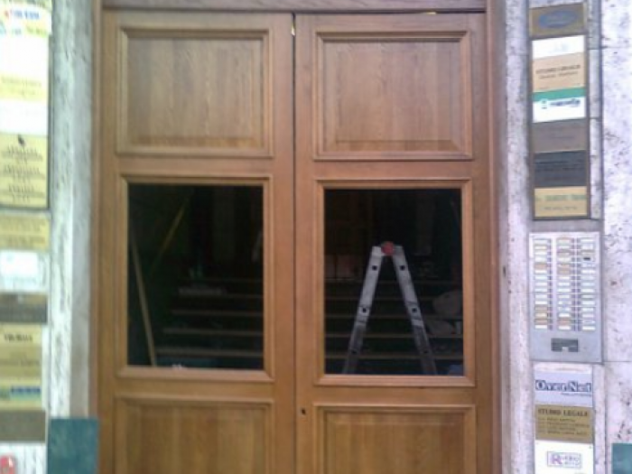Archisio - Arte Del Legno 86 Snc - Progetto Portone condominiale monumentale in massello di lamellare di rovere in ple clodio 12 zona prati