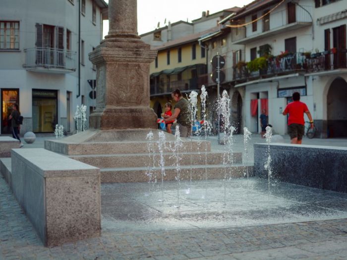 Archisio - Forme Dacqua - Progetto Fontane a pavimento piazza santa maria cameri no