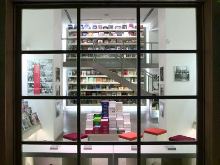 Archisio - Lula Ferrari - Progetto Libreria feltrinelliLocation via del babbuino italy romeYear 2001