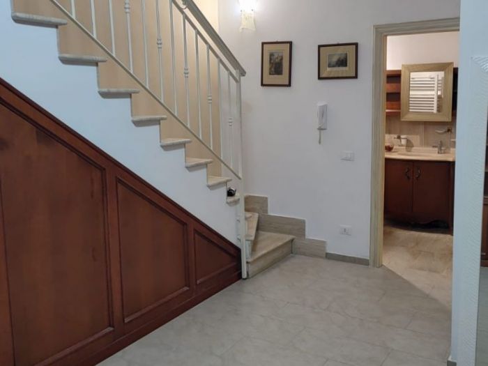 Archisio - Mani Srl Ristrutturazini - Progetto Restyling libreria su misura abitazione in roma zona axa