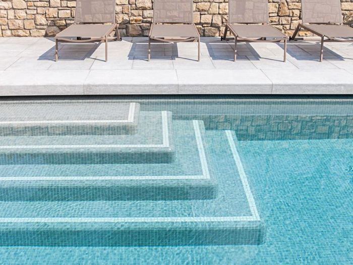 Archisio - Soldi Piscine - Progetto Piscine mosaico e sfioro