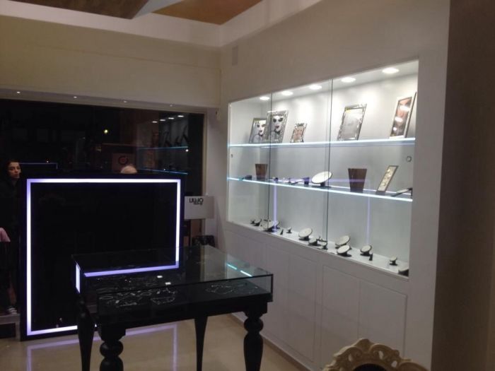 Archisio - Casesa Tiziano - Progetto Gioielleria piazza oro