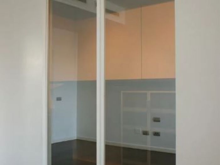 Archisio - Gaia Brunello Photohomestaging - Progetto Appartamento a milano - spazi contenitori e giochi di trasparenze