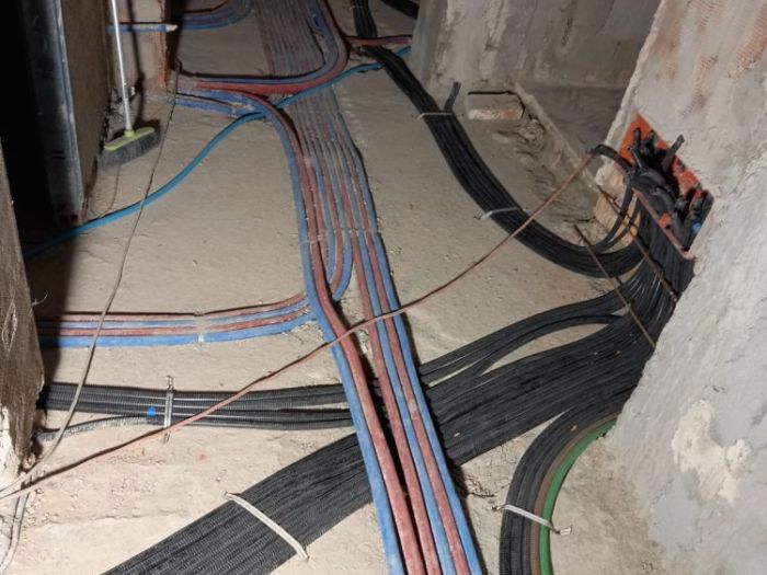 Archisio - Pezzano Cesare - Progetto Impianti elettrici antenne automatismi per cancelli noleggio cestello con operatore