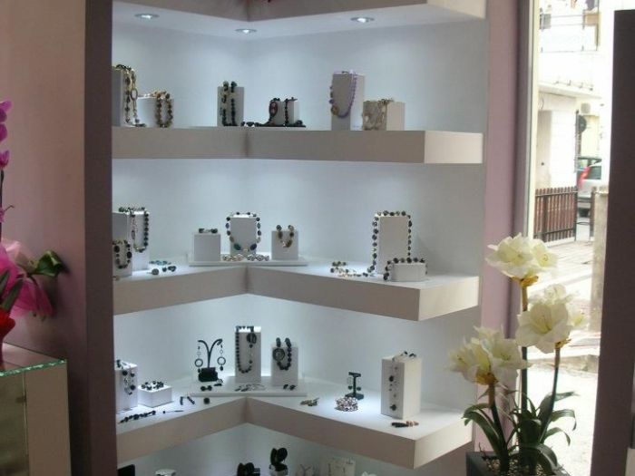 Archisio - Raffaele Cima - Progetto Realizzazione negozio di bigiotteria e watchshop