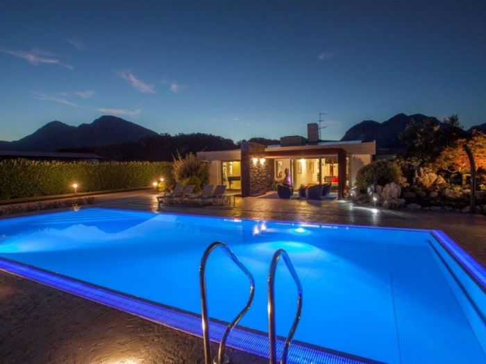 Archisio - Poolstech srl - Progetto Piscine bordo sfioro