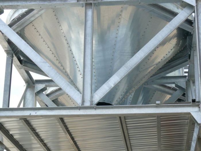 Archisio - Carmine Dedda Cd Engeneering Construction Servizi Di Ingegneria E Architettura - Progetto Progetto di fossa di ricevimento e silos in acciaio a carico rapido sovrastanti rotaie treno