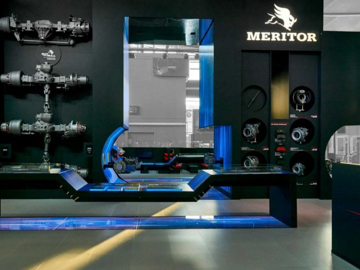 Archisio - Carmadesign srl - Progetto Meritor exhibition vertical display