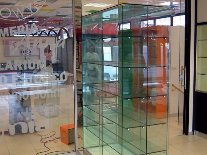 Archisio - Vetreria Dimensione Vetro - Progetto Pellicole per vetro oggettistica in vetro arredi in vetro e lavorazioni del vetro