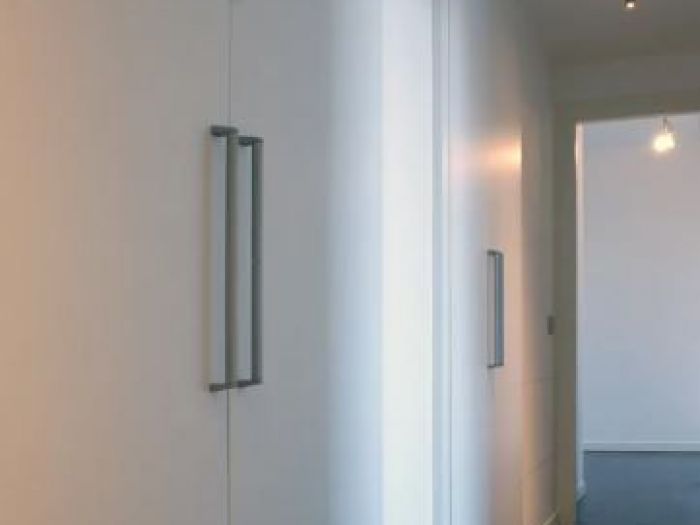 Archisio - Gaia Brunello Photohomestaging - Progetto Appartamento a milano - spazi contenitori e giochi di trasparenze