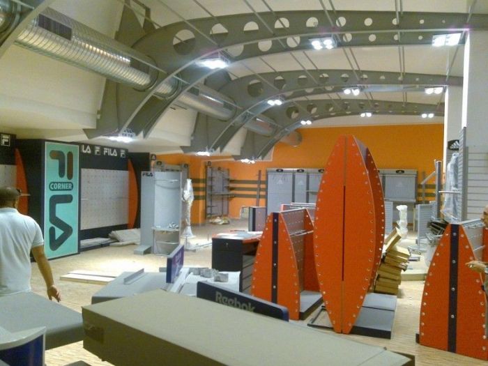 Archisio - Errico Gaglianese - Progetto Realizzazione punti vendita benetton e sisley di catanzaro