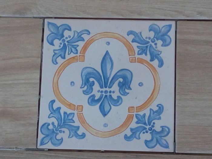 Archisio - Keramosfea Sas Di Alessandra La Spisa - Progetto Pavimentazione in gres porcellanato con inserti in maiolica