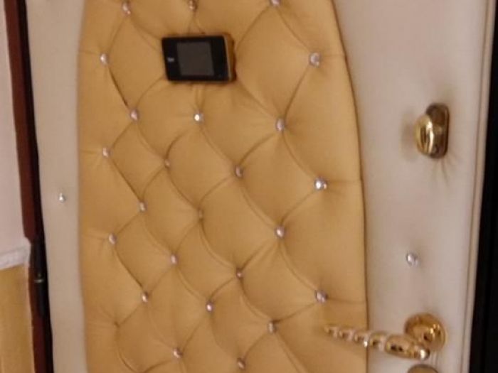 Archisio - Tappezzeria Fiorentina - Progetto Porte e tavoli tappezzati