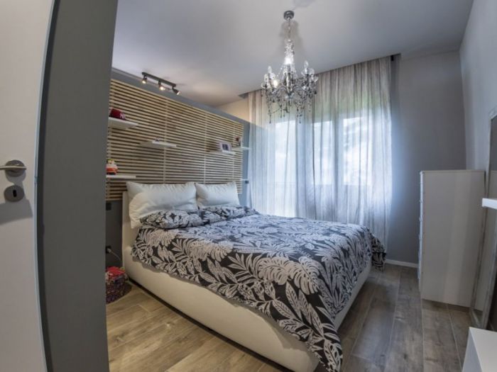 Archisio - Studio Ferretti - Progetto Ristrutturazione appartamento in bifamiliareAppartamento completamente rinnovato a partire da una nuova distribuzione pi funzionale alle esigenze della committenza Il focus stato ottimizzare le risorse partendo dallobiettivo di realizzare unampia