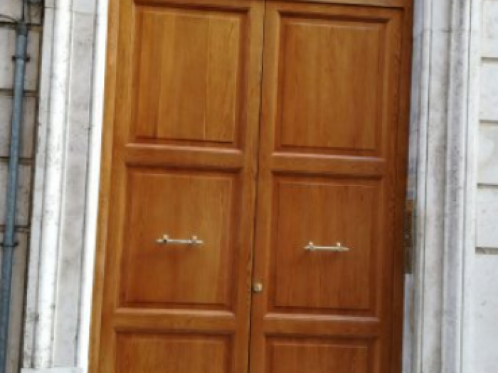 Archisio - Arte Del Legno 86 Snc - Progetto Portone condominiale monumentale in massello di lamellare di rovere in via flavia n077 zona ludovisi rione sallustiano
