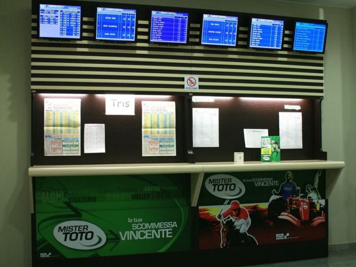 Archisio - Vincenzo Bafunno - Progetto Casse e mobile monitor mister toto