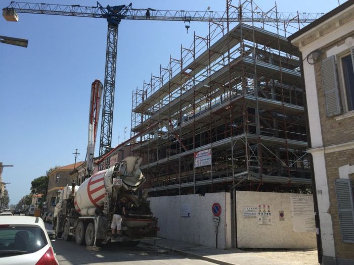 Archisio - Impresa Edile Paccaloni - Progetto Demolizione edificio e ricostruzione di una villa con struttura in acciaio e tamponatura a secco