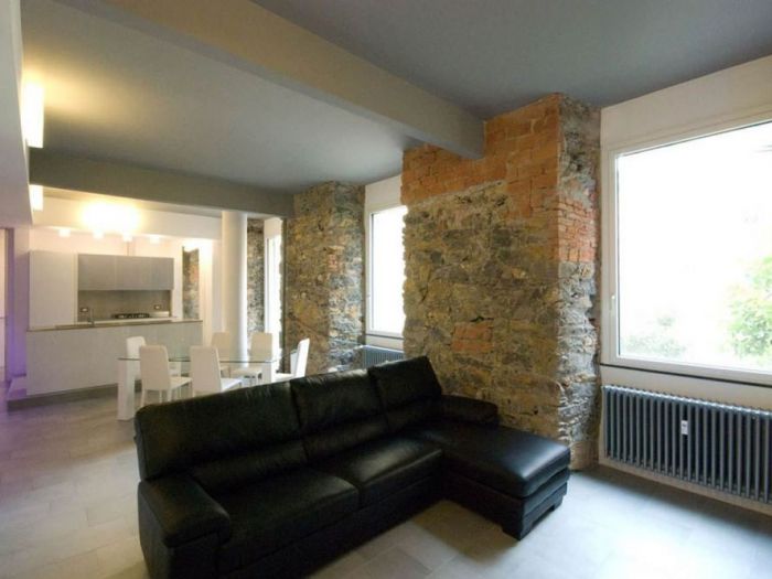 Archisio - Roberto Silvestri - Progetto Pietra acciaio e led una casa dai contrasti vivi