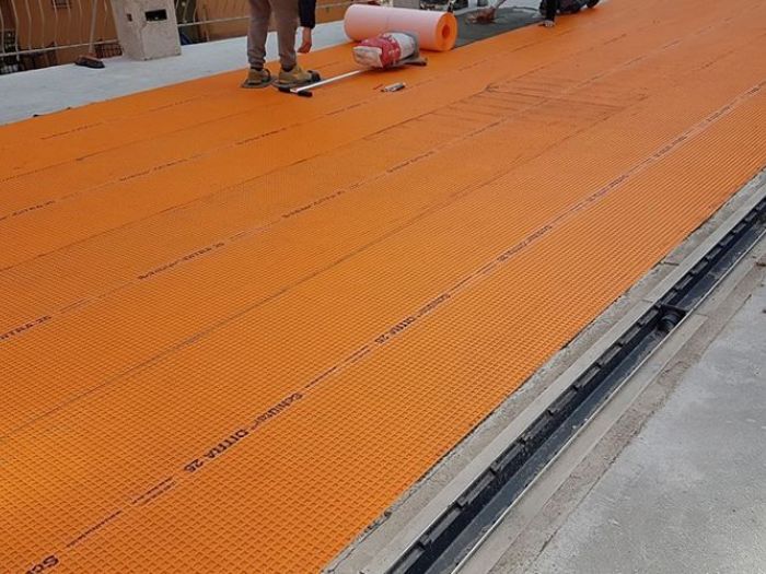 Archisio - Malagrida Group Srl Canalina Infinity - Progetto Spiaggia piscina sorrento con posa in angolo