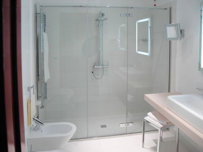 Archisio - Vetreria Calasso - Progetto Porte arredamento e bagni