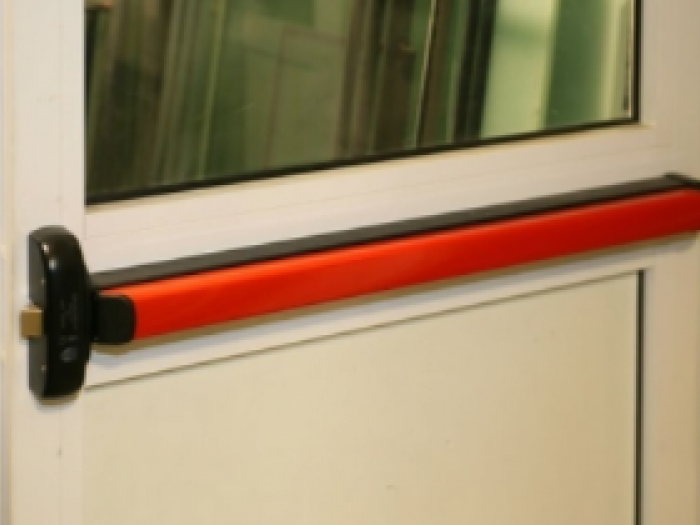 Archisio - De Siena Paolo Serramenti - Progetto Porte manigliere e accessori e controtelai