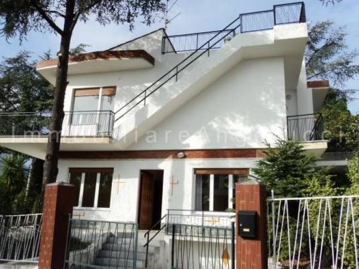 Archisio - Agenzia Immobiliare Angelucci - Progetto Ville