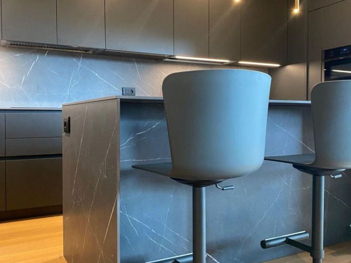 Archisio - Serena Martini - Progetto Dark kitchen - eleganza e contrasti materici